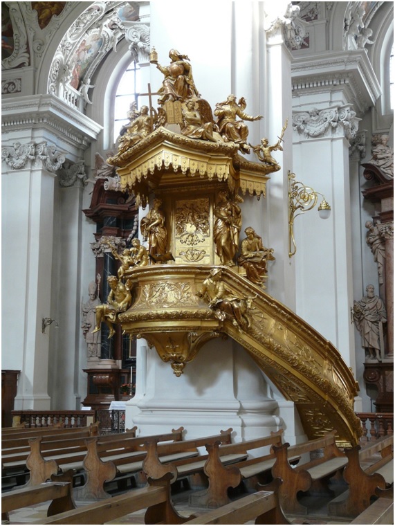 Ambón o púlpito de una iglesia